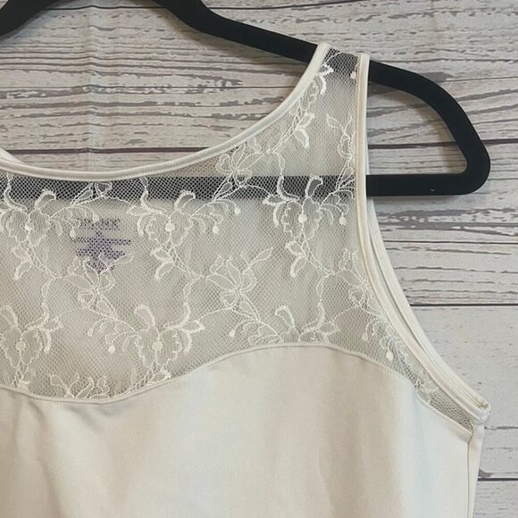 Spanx Sleeveless Top with‎ Lace Detail, Size XL - Picture 4 of 5